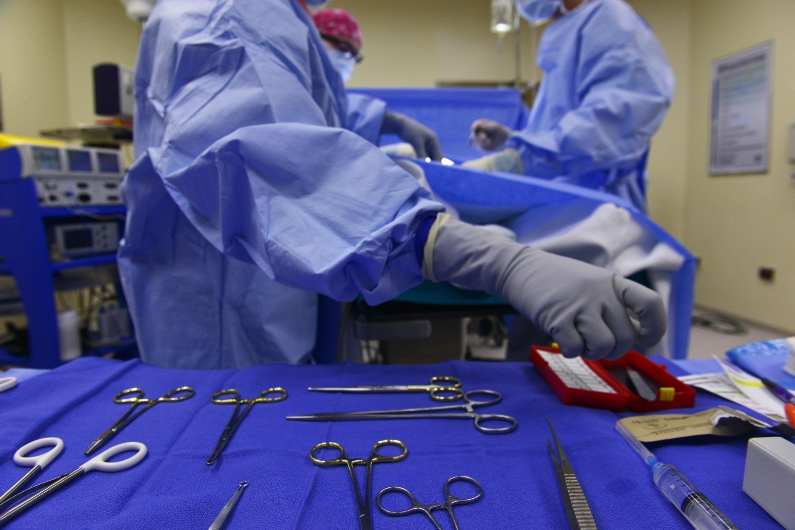 surgery-instruments-surgeons-operation-medical.jpg